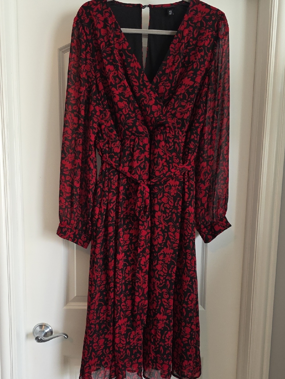 EUC torrid 09 Red and Black Floral Long Sleeve Dress